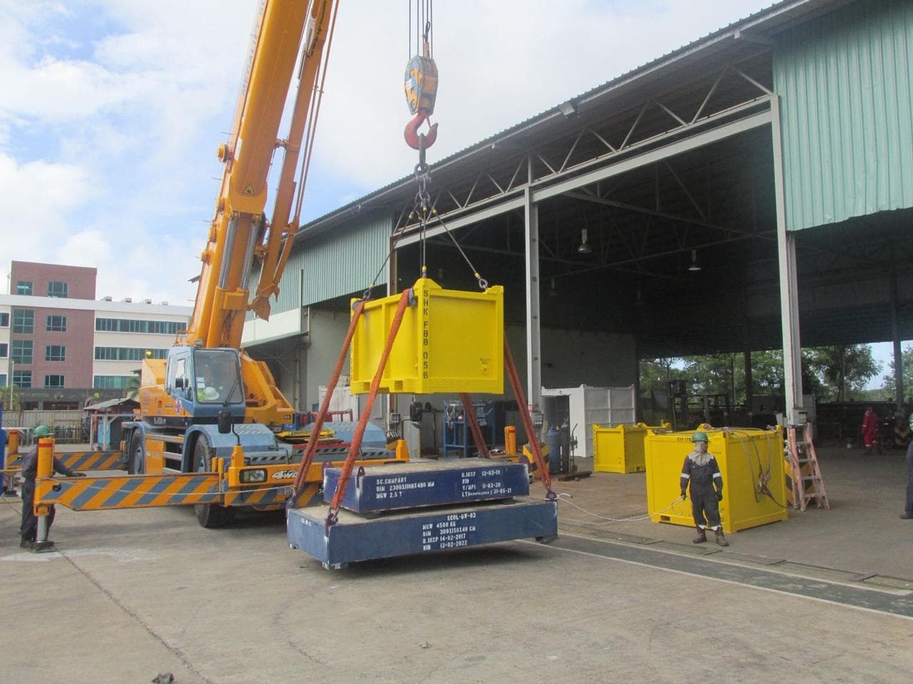 Crane lift operation